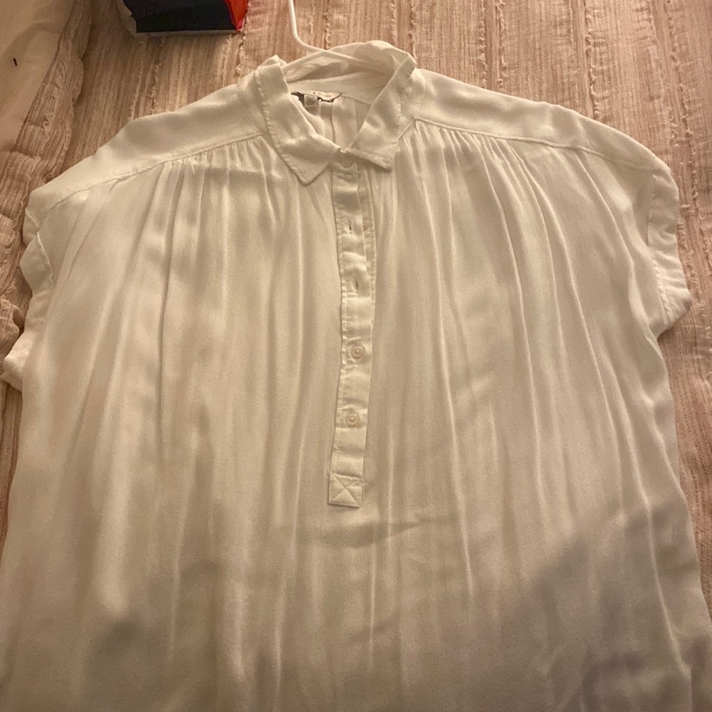 White short sleeved blouse